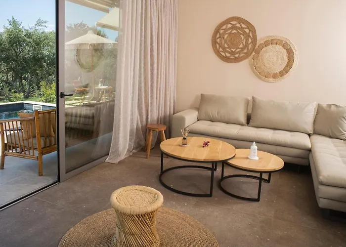 Elaia Grove * קלמאטה