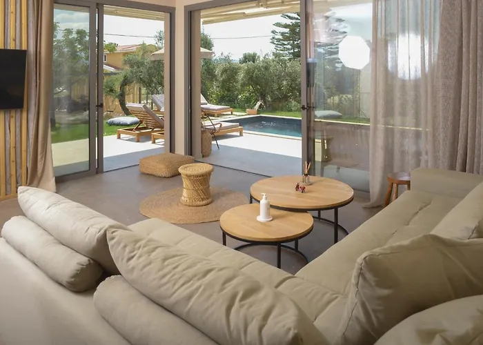 Elaia Grove קלמאטה