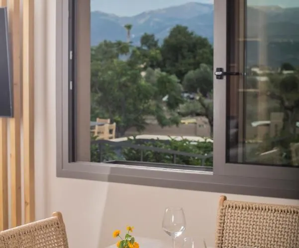 וילה Elaia Grove קלמאטה